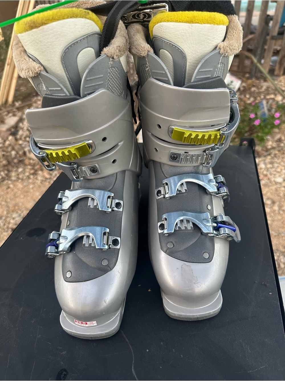Women's Salomon Irony 6 Ski Boots - Size 7